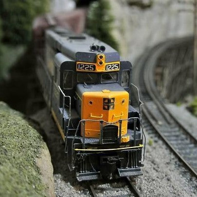 10 Steps to Create Model Train Ran with a Smartphone and Arduino Uno