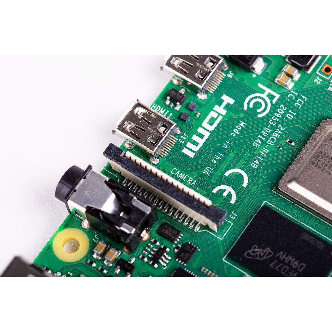 Raspberry Pi 4 Model B with HDMI Female to Micro HDMI Male Adapter-USB-USB-C Adapter-Heatsink